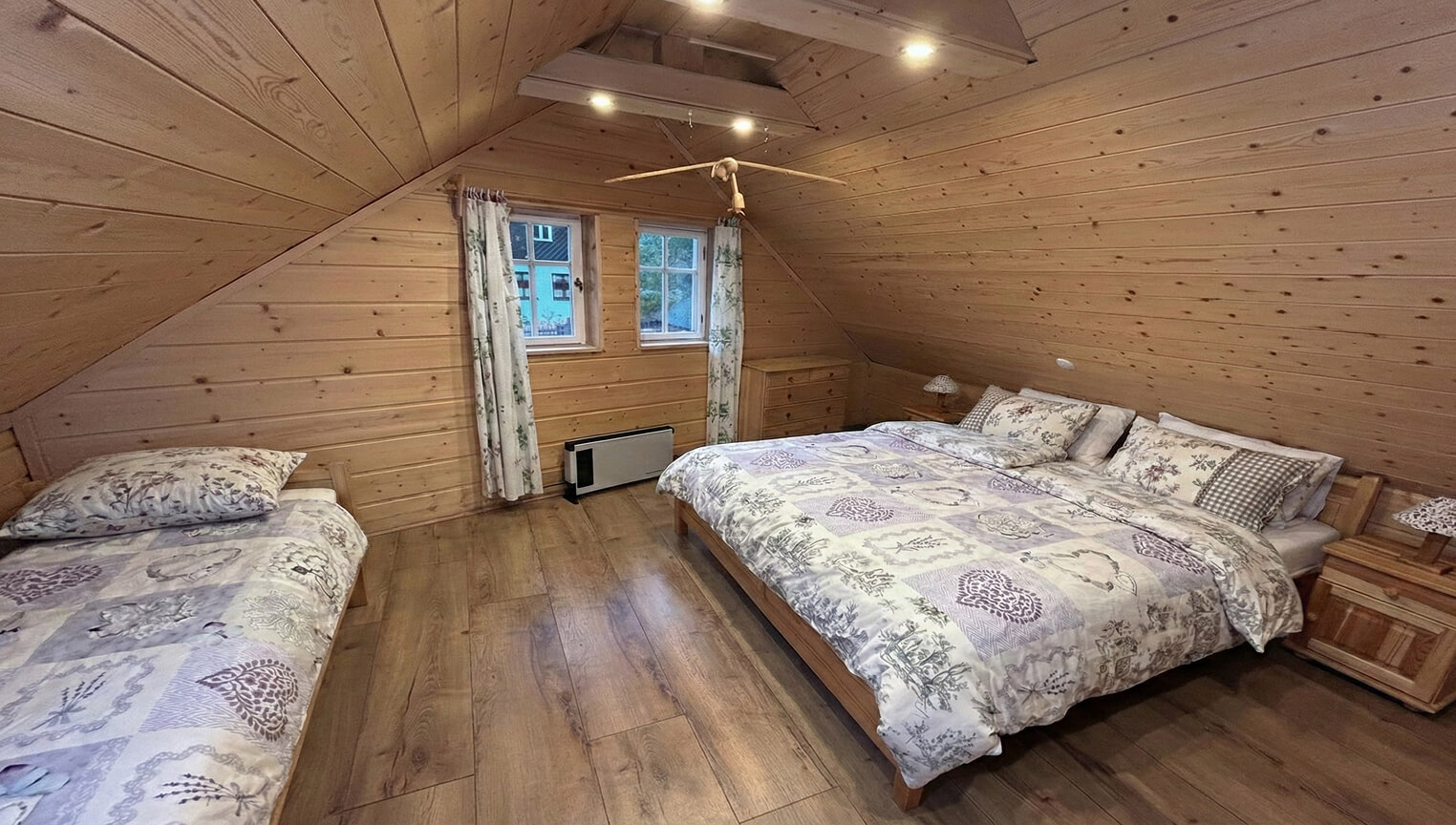 čtyřlůžkový pokoj